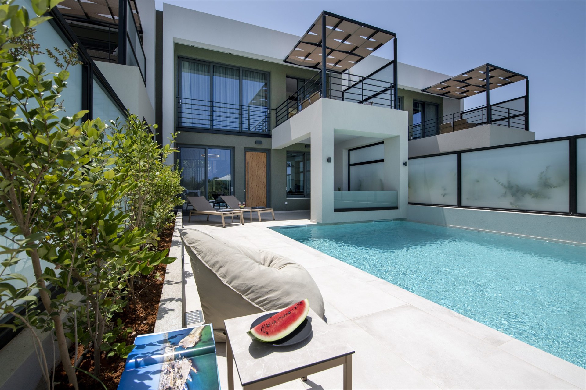 EXPERIENCE CHANIA LIVE IN COMFORT